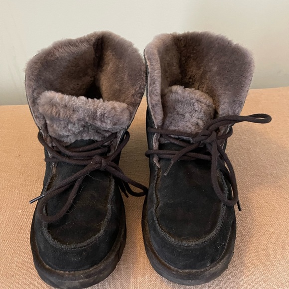 Ugg boots - Picture 1 of 3